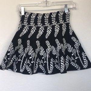 NWT black and white skirt size S
